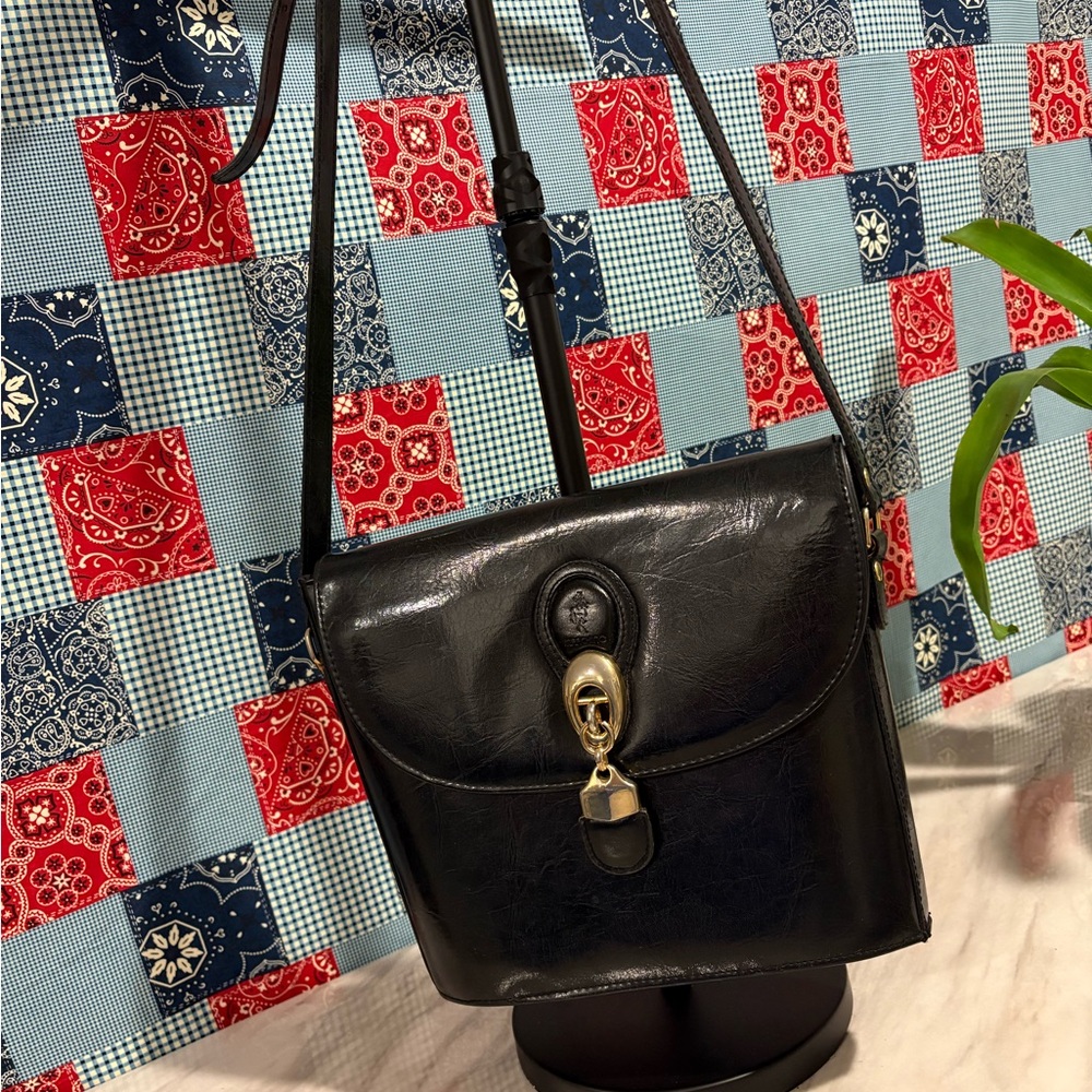 Chic Black Leather Crossbody Bag